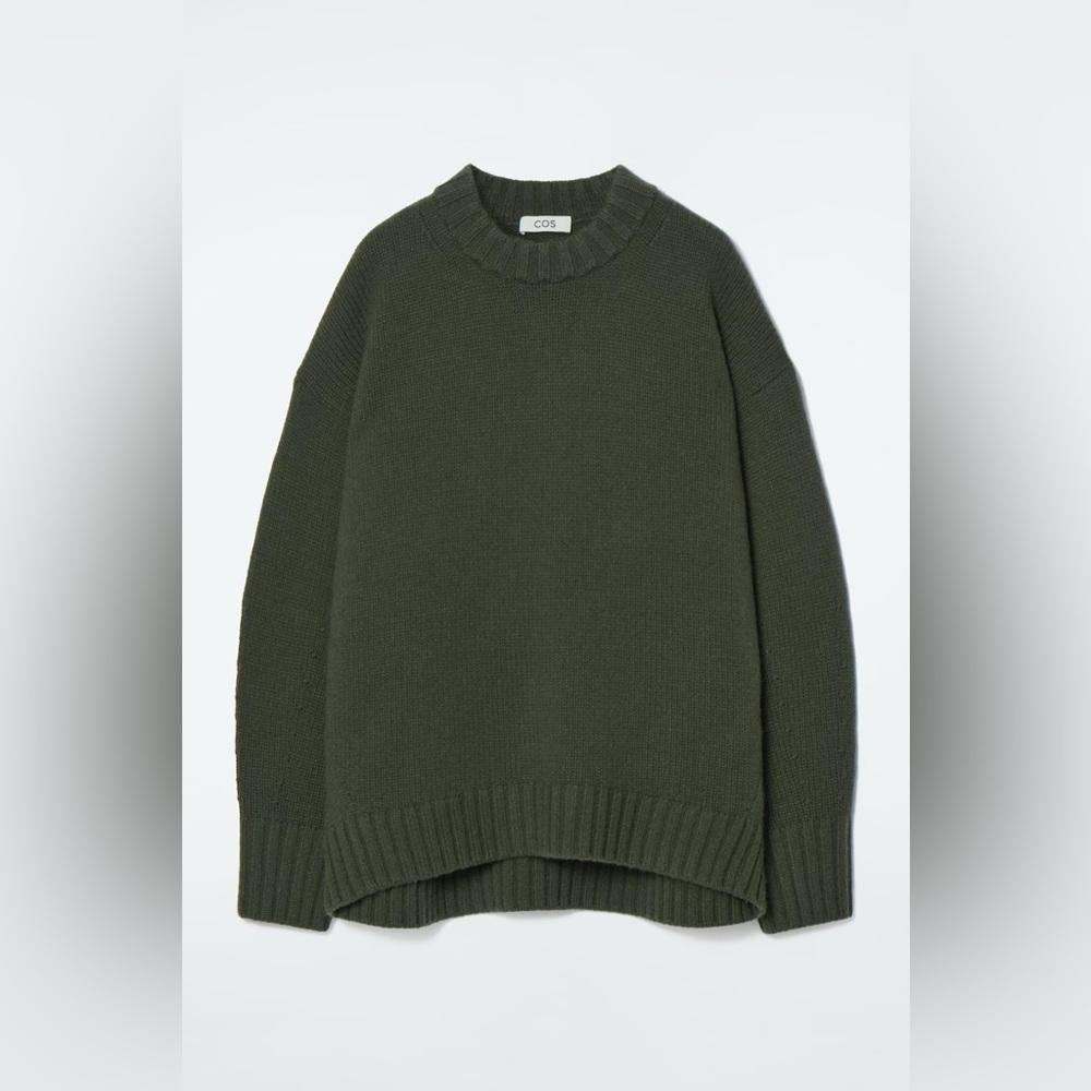 COS Women's Chunky Pure Cashmere Crew Neck Sweater in Dark Khaki